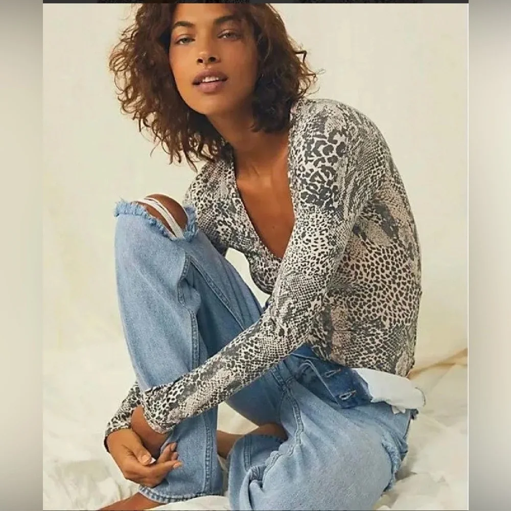 🏷️ Intimately Free People Gotcha Bodysuit Size Small in Snake Print